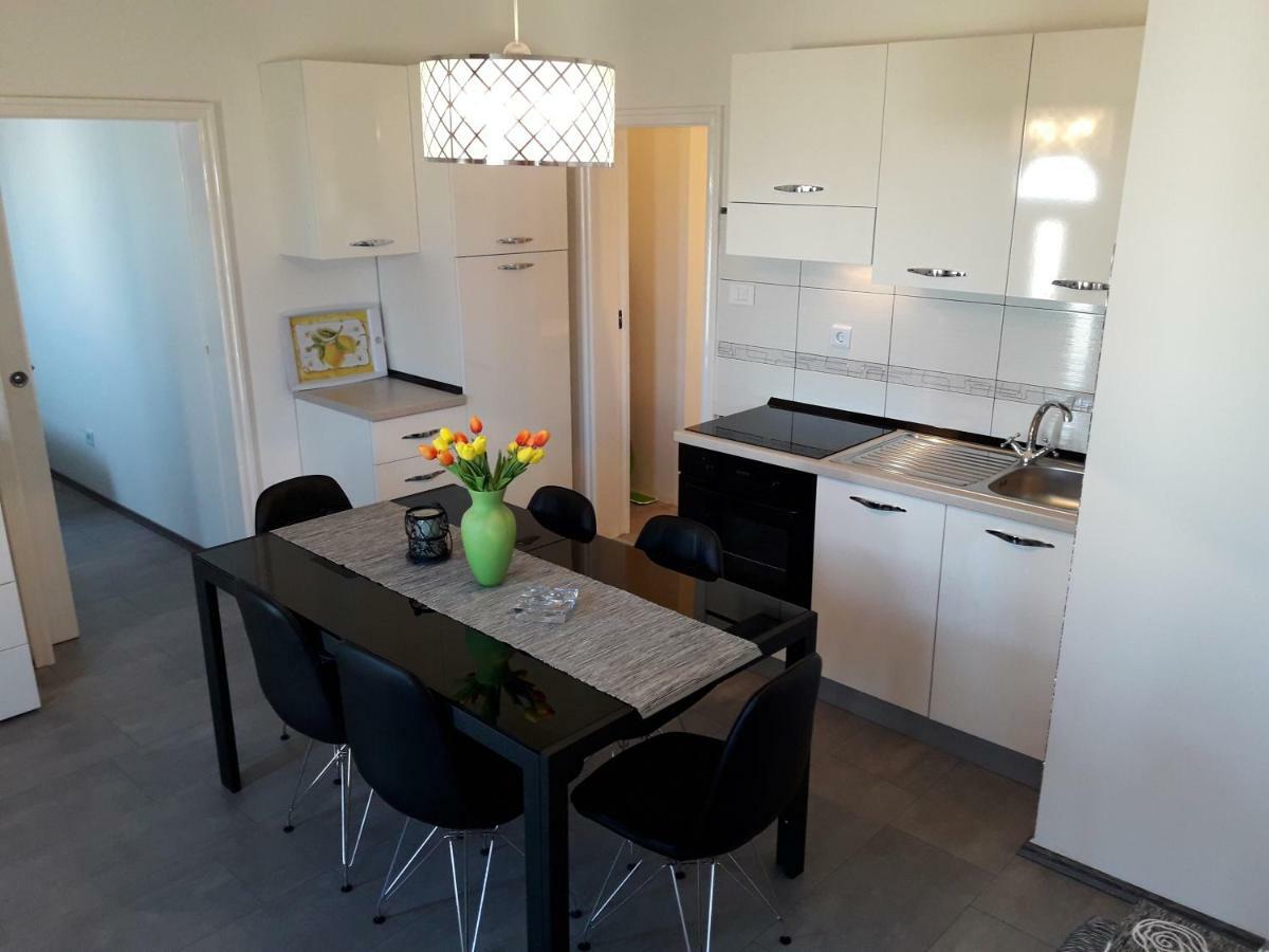 Apartmani Tajana Sukošan 外观 照片